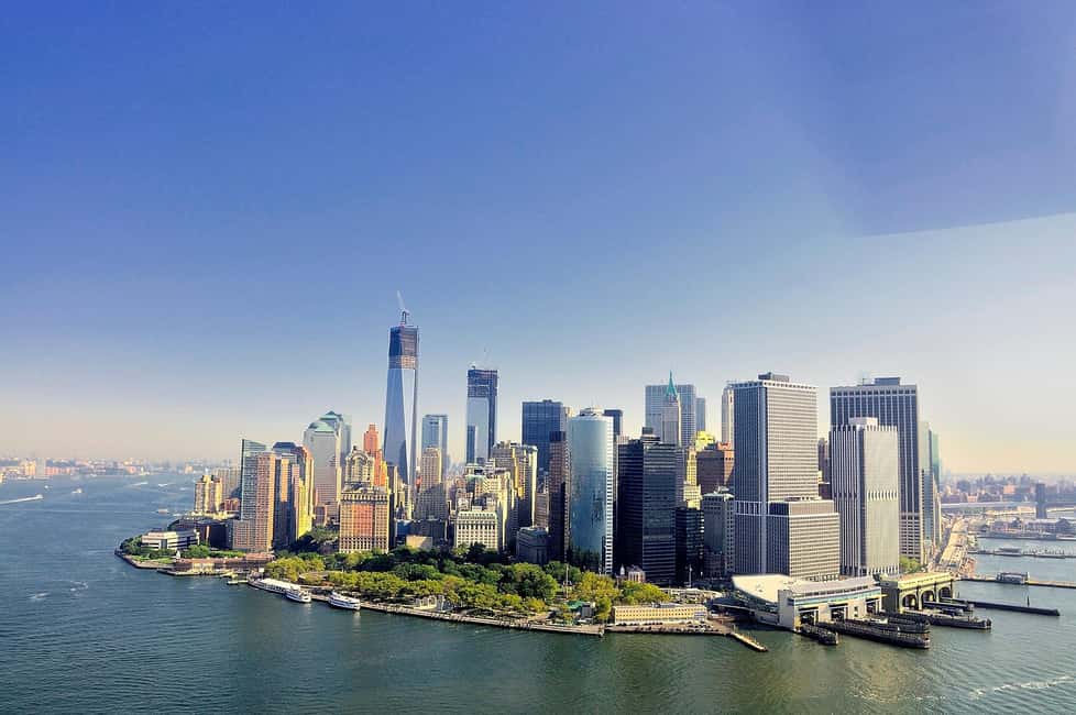 NYC: Financial District Guided Walking Tour English-Spanish - 9/11 Memorial Pools and Oculus Center: where the route lands with impact
