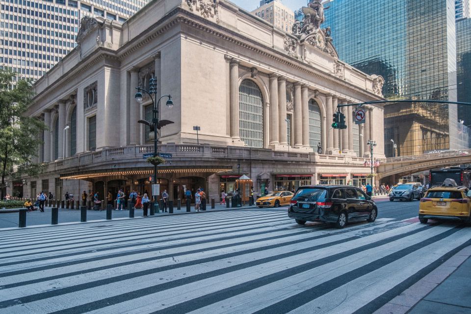 NYC | French guided tour Grand Central & Midtown - The Two-Hour Walk Through Vanderbilt Hall and Interior Spaces