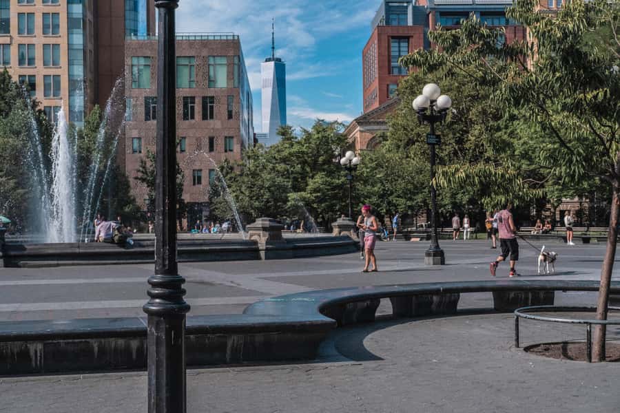 NYC | French guided tour Greenwich Village through Chinatown - Meeting Under the Washington Square Arch and Keeping the Pace Comfortable