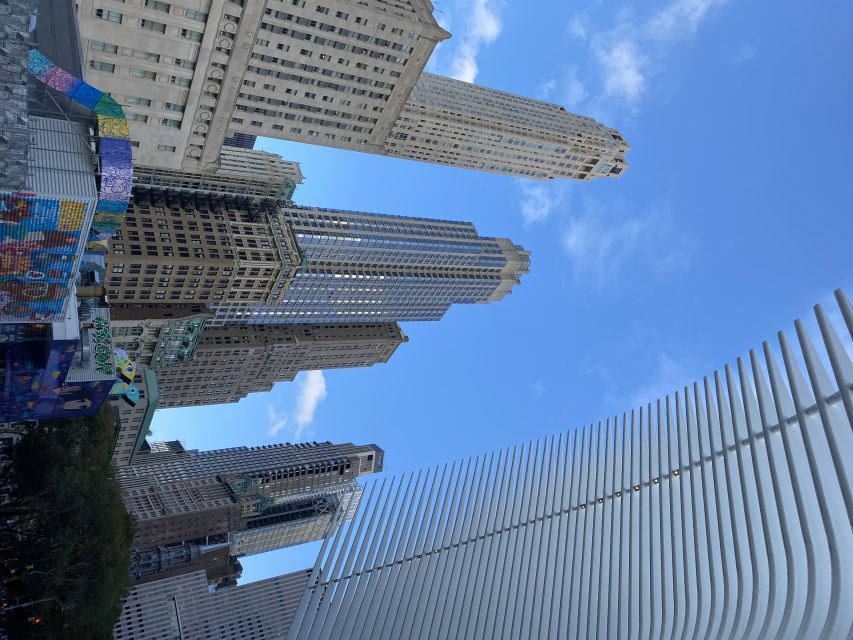 NYC | French guided tour Southern Manhattan - Wall Street with a role-play mindset: follow the money