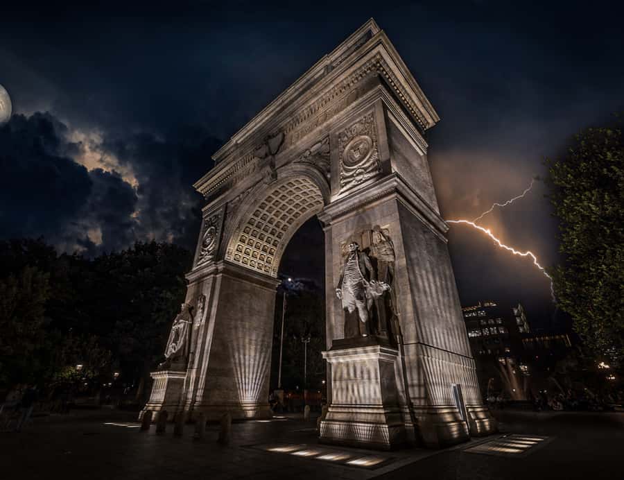 NYC: Ghosts & Ghouls of Greenwich Village Walking Tour - Meeting Under the Washington Square Arch With a Lantern