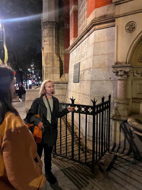 NYC: Ghosts of Greenwich Village 2 Hour Walking Tour - Meeting at Waverly Diner and what to expect from the pace