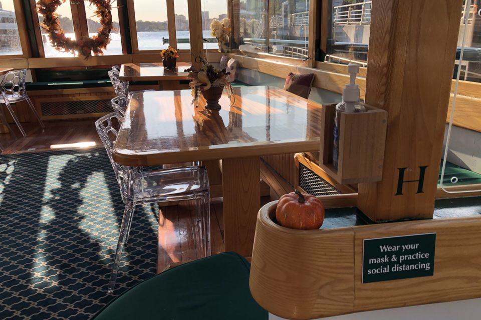 NYC: Grand Palisades Fall Foliage Yacht Tour - One drink included: how to think about the onboard add-ons