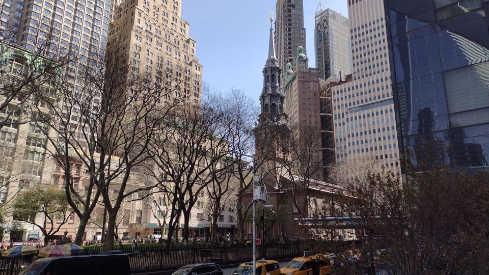 NYC: Gray Line Guided 5 Hour Manhattan Premium Bus Tour - Lower Manhattan photo loop: Chinatown, Financial District, bridges, and City Hall Park