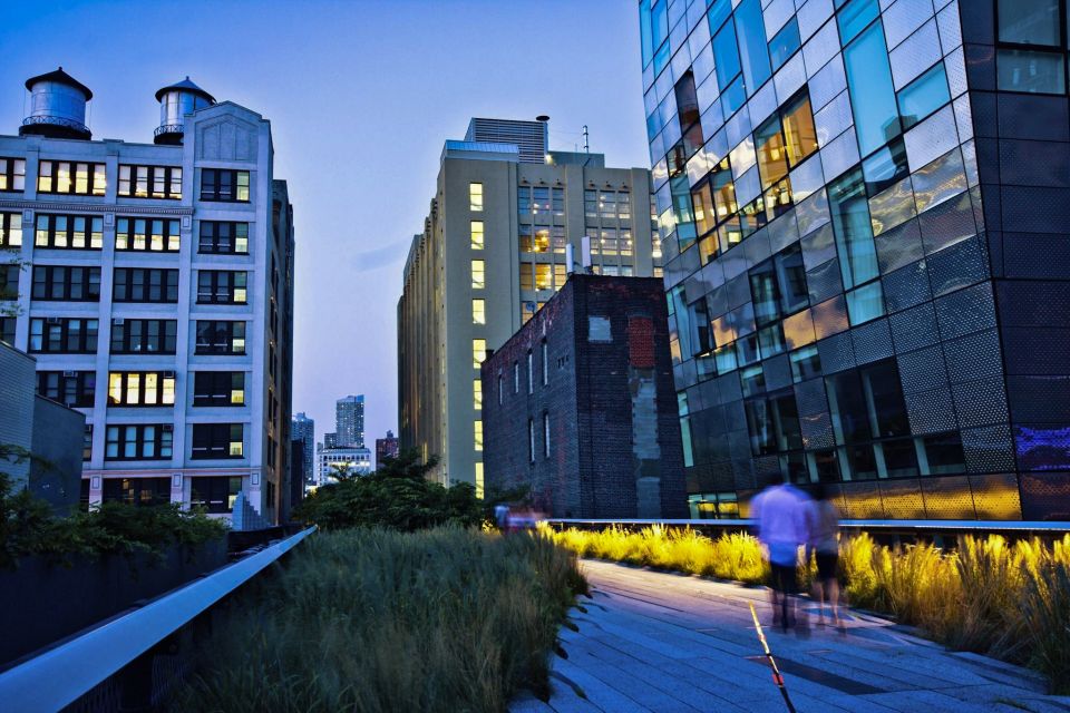 NYC: High Line, Chelsea, & Meatpacking District Walking Tour - Walking the High Line: old rail tracks, new views