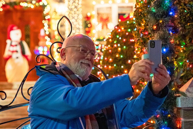 NYC Holiday Lights and Dyker Heights Luxury Bus Tour - Dyker Heights for One Full Hour: Why That Timing Matters