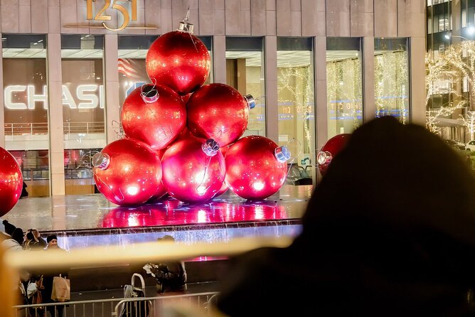 NYC Holiday Lights Sightseeing Bus Tour - Comfort and Weather: How to Dress for This 1 Hour 15 Minutes