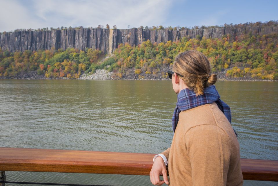 NYC: Hudson River Fall Foliage Yacht Tour - 150 Minutes on the Hudson: What the Time Lets You See