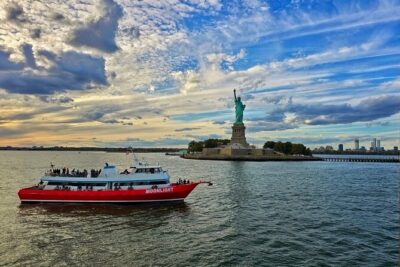 NYC Iconic Landmarks Cruise and Tour - Brooklyn Bridge and Emily Roebling: First Views First