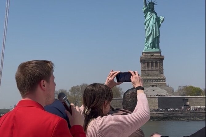 NYC Iconic Landmarks Cruise and Tour - Miracle on the Hudson Waterway and the Skyline Moment