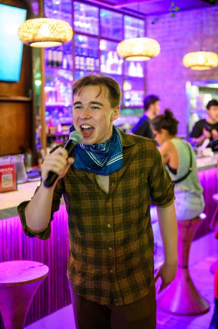 NYC: Immersive Dinner Show with Live Music - The show itself: how singing staff and live music work at your table