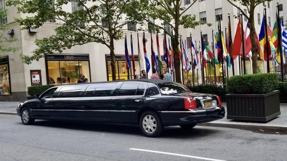 NYC Limousine Tour By Stretch Limo-King And Queen Limo NYC - Luxury vehicle details that matter for groups