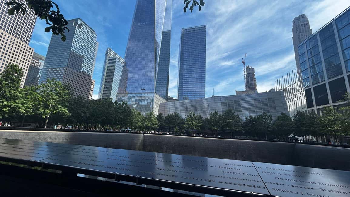 NYC Lower Manhattan Walking Tour & Freedom Tower Observatory - Getting Started Behind the Charging Bull: A Walk That Sets the Tone