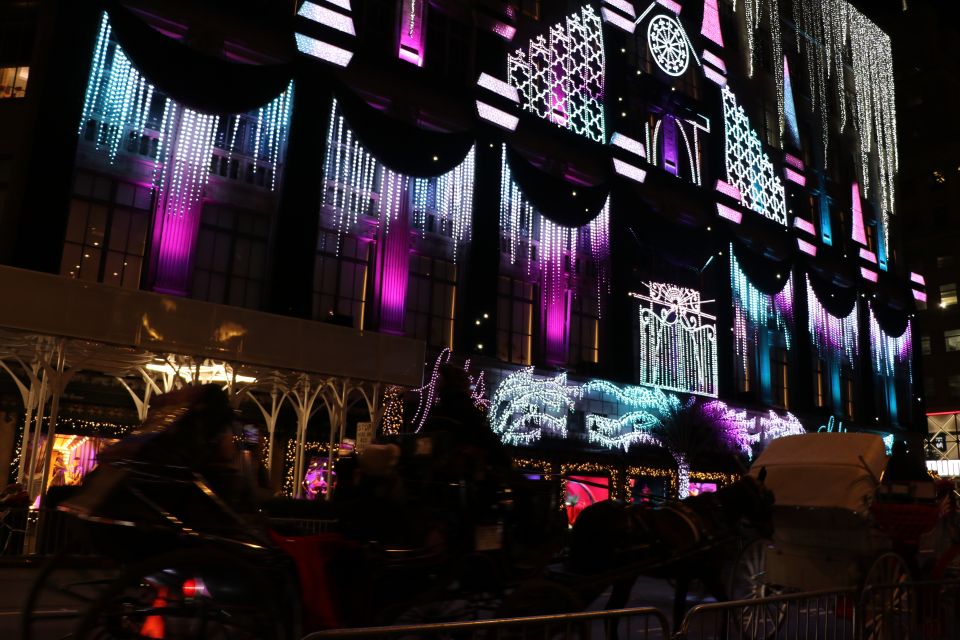 NYC: Magical Christmas Lights Carriage Ride - 5th Avenue Nights: Lights Around St. Thomas Church