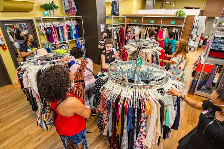 NYC: Manhattan Secondhand Shopping Day Tour - Key things that make this tour work in real life