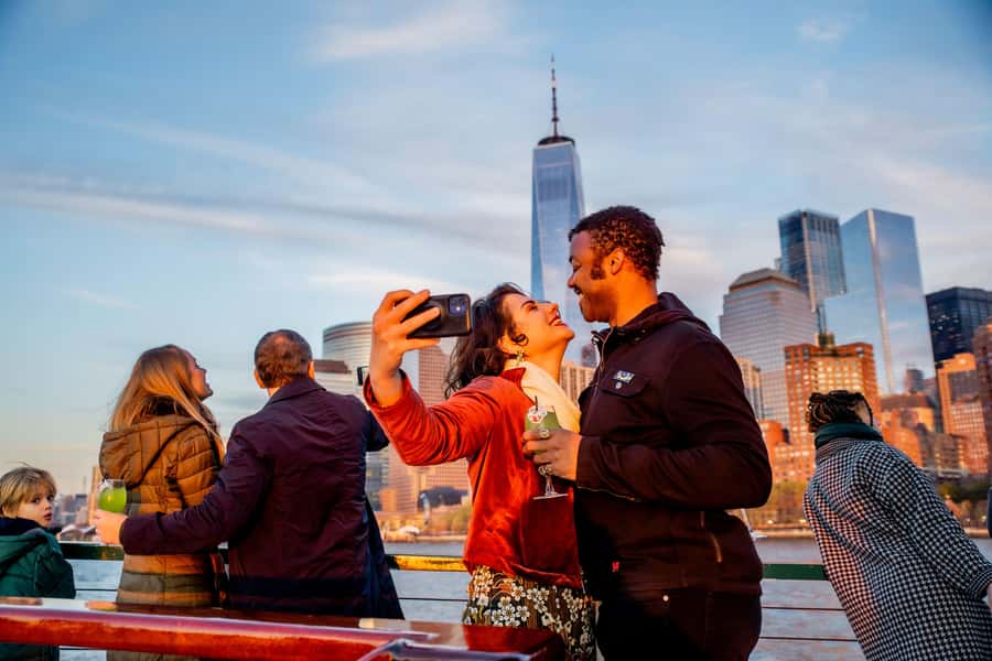 NYC: Manhattan Skyline Brunch Cruise with a Drink - The 165-Minute Brunch Plan: 3 Courses Plus Hybrid Service