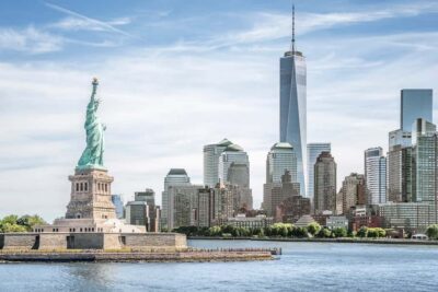 NYC: Manhattan Skyline Brunch Cruise with a Drink - Inside the 1920s-Style Yacht: Comfort, Seating, and Views