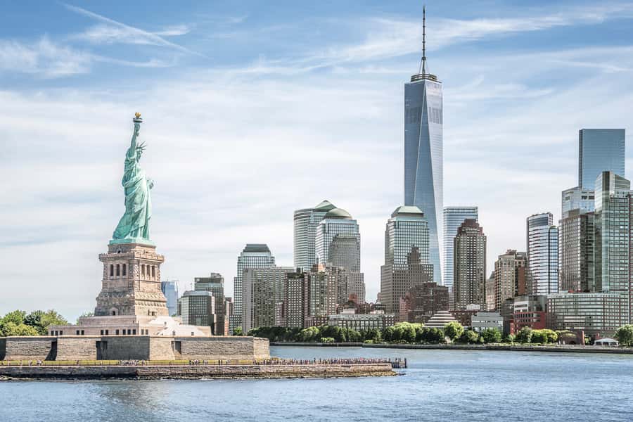 NYC: Manhattan Skyline Brunch Cruise with a Drink - Inside the 1920s-Style Yacht: Comfort, Seating, and Views