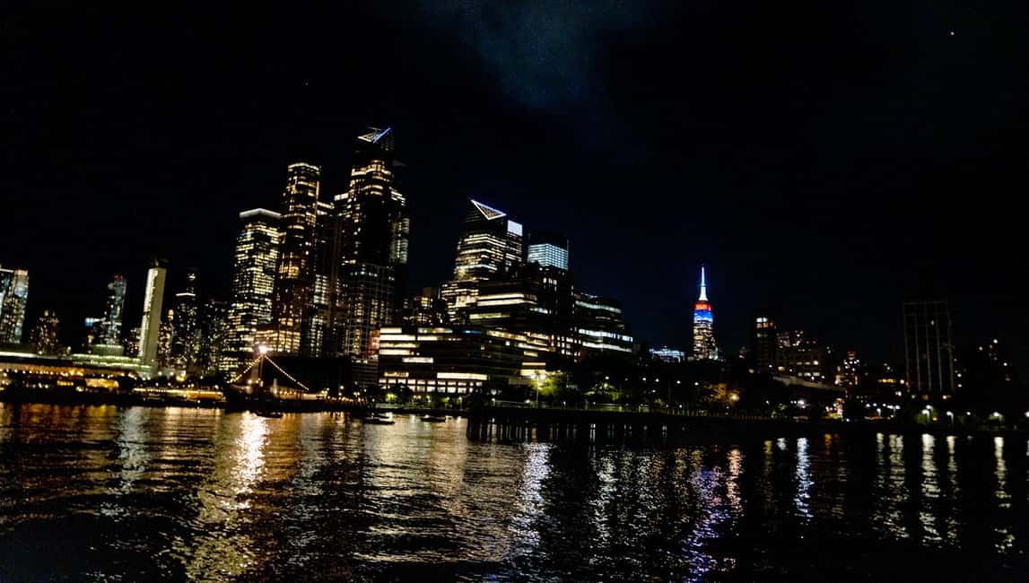 NYC: Manhattan Skyline Dining Cruise - How to Make This Cruise Work for Your Night (Without Getting Tripped Up)