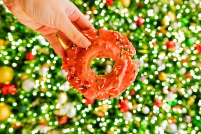 NYC: Midtown Holiday Donut and Hot Chocolate Adventure - Rockefeller Center donuts, tree views, and why the timing works