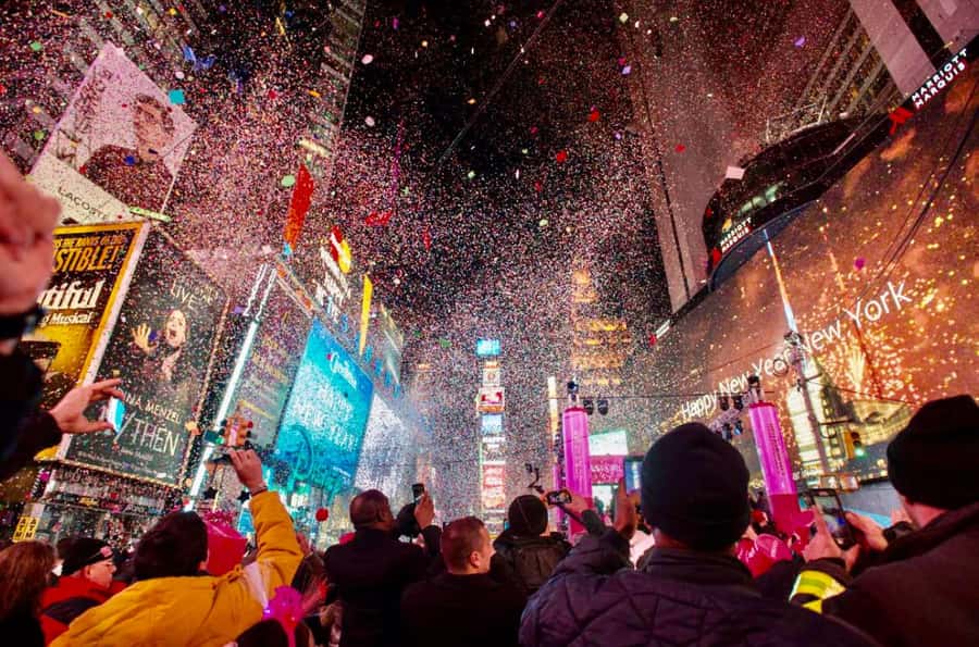 NYC: New Year's Eve Drinks, History and Ball Drop Tour - How the night flows: from Grand Central to 205 W 54th St