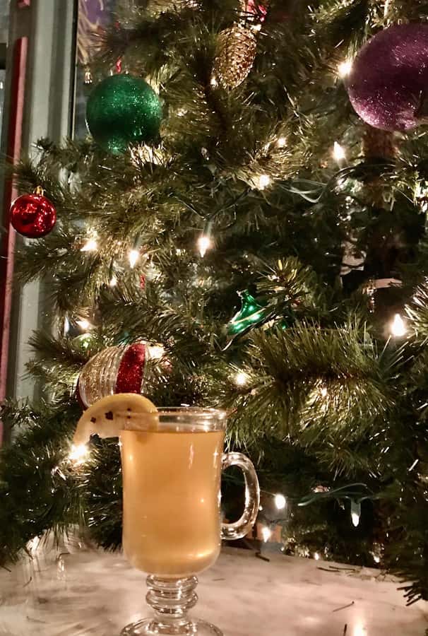 NYC: New Year's Eve Drinks, History and Ball Drop Tour - Midtown West stop: four hours of cocktails and Prohibition storytelling