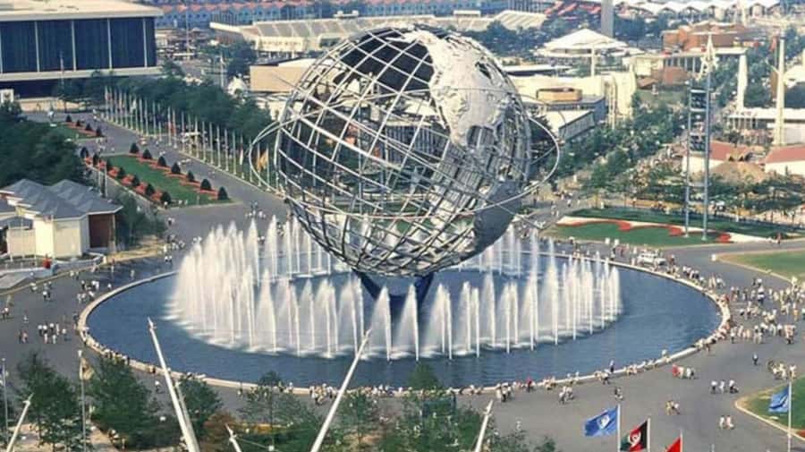 NYC: New York City Contrasts Tour through Harlem, The Bronx, Queens and Brooklyn - A four-borough ride built around real contrasts