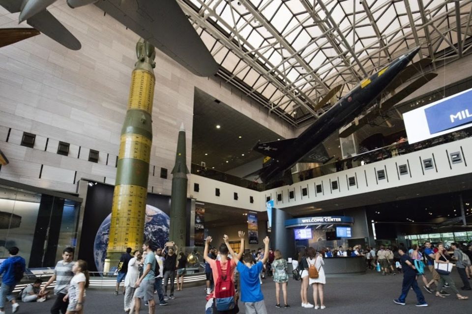NYC: Niagara Falls, Philadelphia, Washington DC 4-Day Tour - The outlet mall stop: a budget-friendly break built into the route