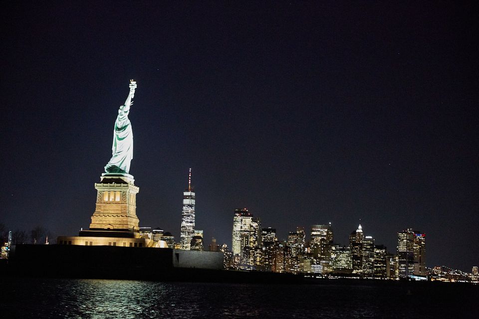 NYC: Night Holiday Lights and Cocoa Cruise - Quick practical tips so your night goes smoothly