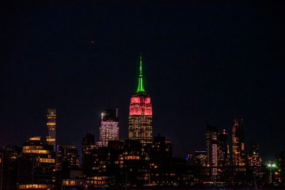 NYC: Night Holiday Lights and Cocoa Cruise - Holiday music and the one complimentary beverage