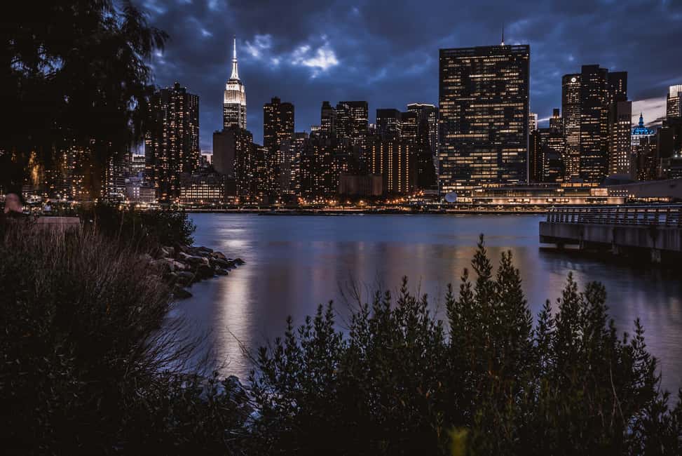 NYC: Night Tour and Viewpoints of New York - Dumbo after dark: Brooklyn Bridge + One World Trade Center in one panorama