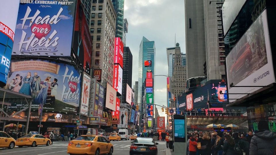 NYC Pedicab Tours: Central Park, Times Square, 5th Avenue - Times Square lights, Broadway signs, and photo-stop reality