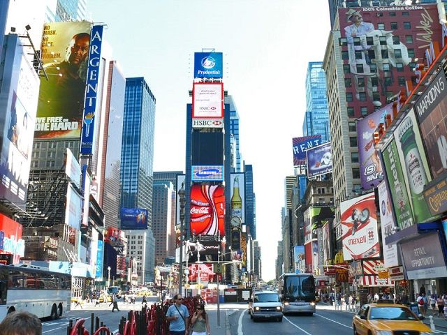 NYC Pedicab Tours: Central Park, Times Square, 5th Avenue - Fifth Avenue luxury and Diamond District window views