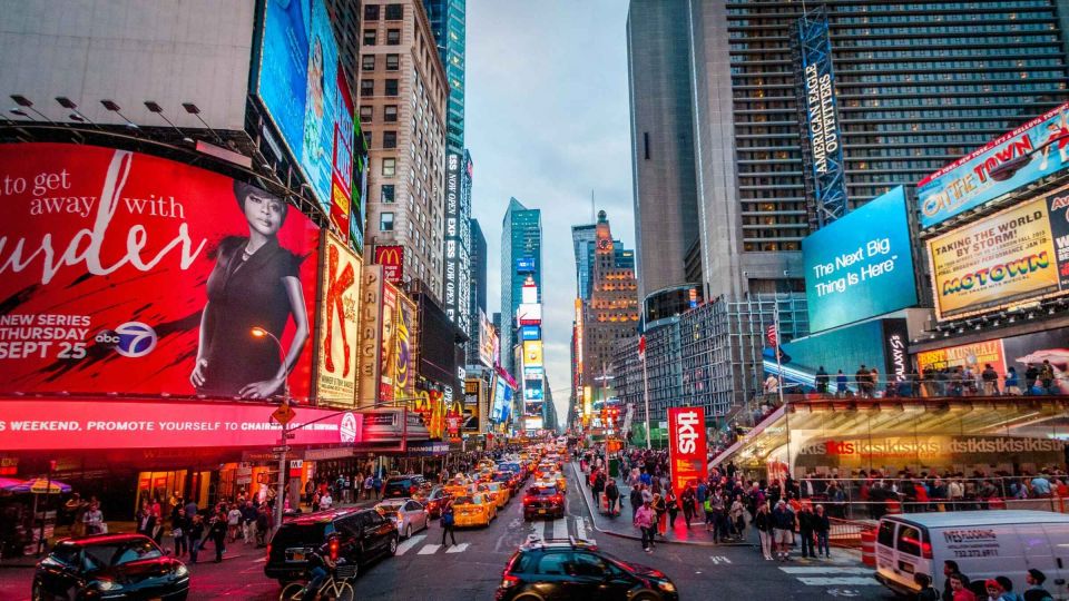 NYC: Private Christmas Lights Horse Carriage Ride - 5th Avenue highlights: Tiffany’s, Saks, Cartier, Plaza Hotel, and more