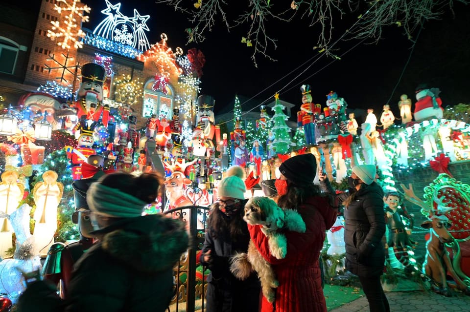NYC: Private Dyker Heights and NYC Holiday Lights Tour - Chelsea, Meatpacking, and the World Trade Center Moment