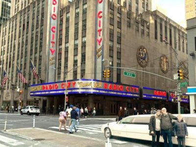 NYC: Private Home Alone 2 Stretch Limousine Tour with Pizza - Inside the stretch limousine: comfort, music, and kid-proofing