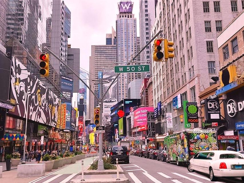 NYC: Private Home Alone 2 Stretch Limousine Tour with Pizza - Should you book it or skip it?