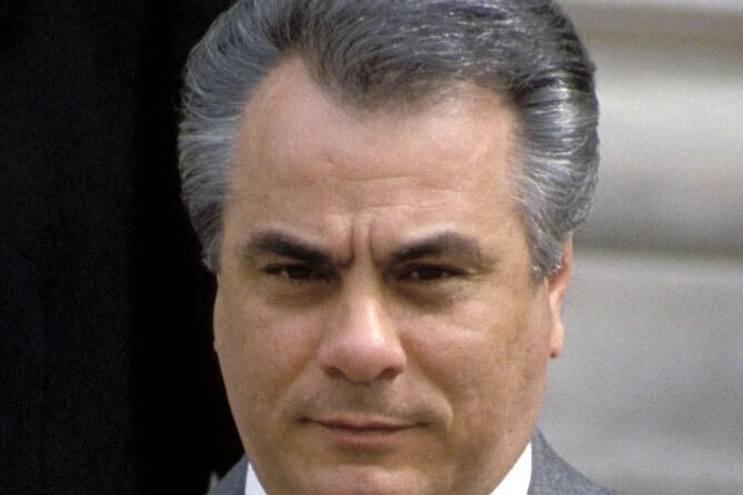 NYC Private Mafia Tour by Luxury Vehicle - Howard Beach Drive-By: John Gotti’s House Area (Stop 5)