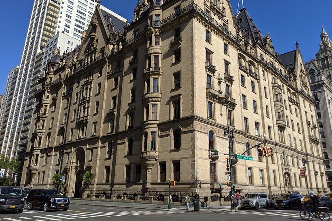 NYC Private Tour with Local Guide by SUV or Van - Meeting at 770 7th Ave and Getting a First-Day Handle on the City