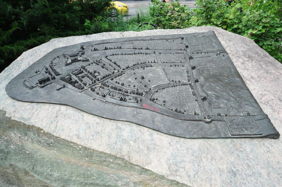 NYC: Remnants of Dutch New Amsterdam Guided Walking Tour - The 1667 map trick: making today’s streets line up with the past