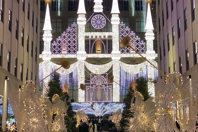 NYC Rockefeller Center Christmas Lights Horse Carriage Ride - Rockefeller Center Christmas tree: the photo moment you’ll remember