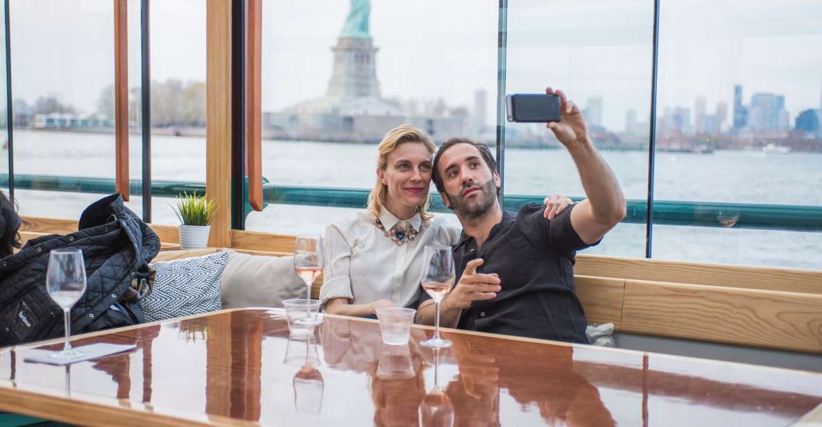 NYC: Romantic Valentine's Day Champagne Cruise - The 1.5-hour harbor loop: what you’ll actually see