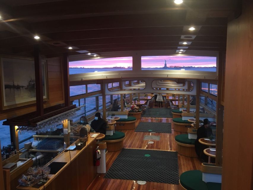 NYC: Romantic Valentine's Day Champagne Cruise - Route flexibility: why wind and tide matter on boats