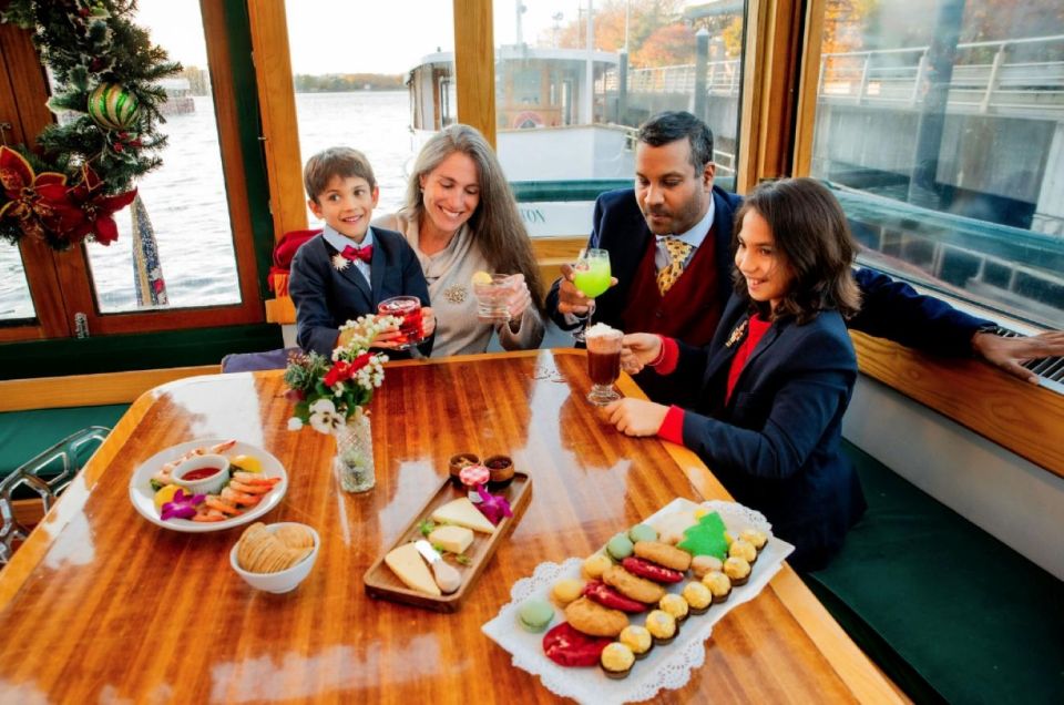 NYC: Sightseeing Holiday Cruise with Drink - Seating, Table Sharing, and the Holiday Group Vibe