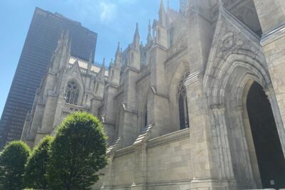 NYC: St. Patrick's Cathedral Official Self-Guided Audio Tour - Check-In on 5th Avenue: Security and the Start Button Problem