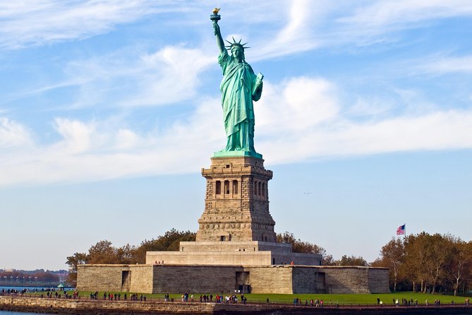 NYC Statue of Liberty Ferry and Transfer - Early-access ferry from Midtown to Battery Park