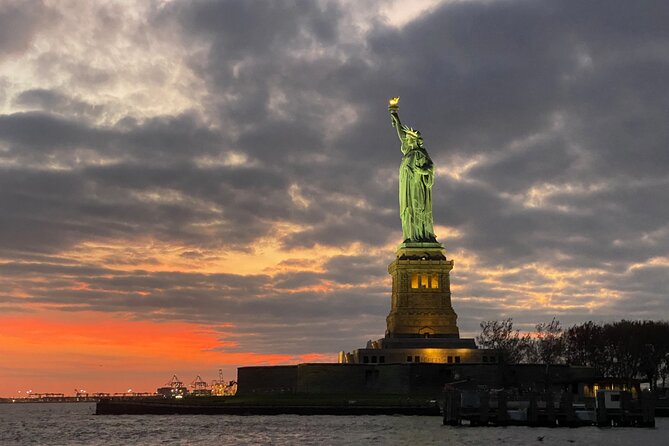 NYC: Statue of Liberty Night Cruise and Skyline - The main event: seeing Lady Liberty within about 100 feet