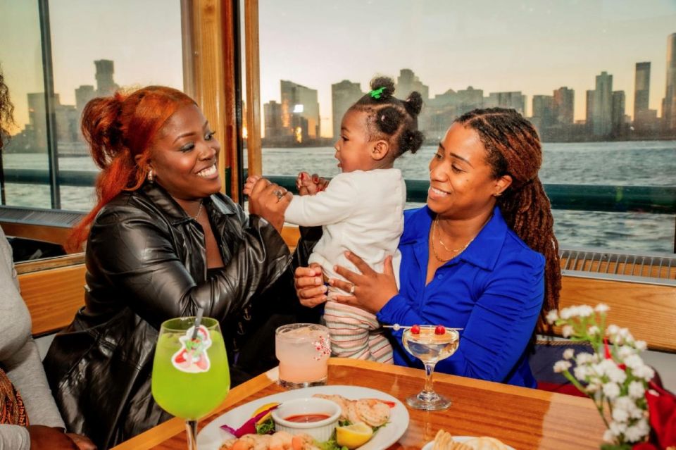 NYC: Sunset Holiday Cocoa Cruise - Weather and the reality of winter on the water