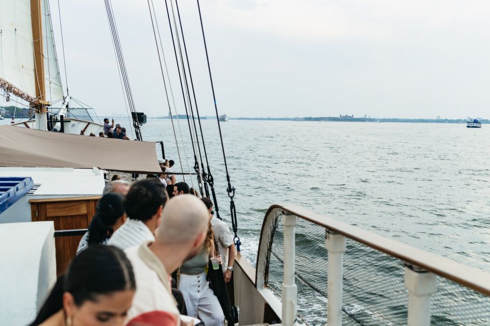 NYC: Sunset Jazz Sail aboard the 'Clipper City' - Wine plan and Thursday wine tasting: what’s actually included
