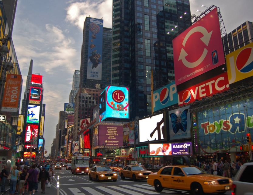 NYC Superheroes: Marvel and DC Comics Origins Tour - Trivia games and group interaction: fun, but manage expectations